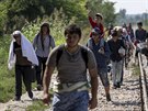 Desetitisíce uprchlík u v letoním roce picestovalo do Evropy z válkou i...