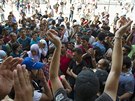 Uprchlíci demonstrovali za právo pokraovat v cest do západní Evropy