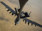 A-10 Thunderbolt II ped tankováním z KC-135 Stratotankeru 10. ervence 2014,...