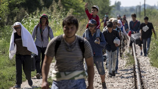 Desetitisce uprchlk u v letonm roce picestovalo do Evropy z vlkou i ekonomickmi problmy zmtanch zem (31. srpna 2015)