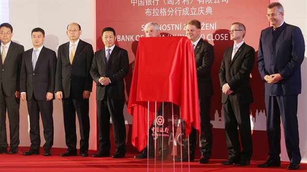 Zástupci Bank of China oznámili, že ještě letos v Praze otevřou pobočku největší čínské banky. (31. srpna 2015)