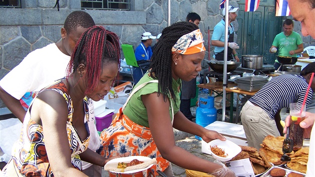 V sobotu se konal za obrovskho zjmu festival Nplavka Street Food na smchovskm Hoejm nbe.