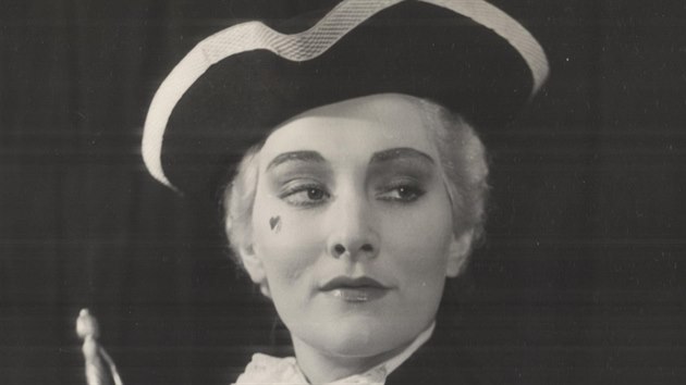 Soa erven jako Cherubn v inscenaci opery Figarova svatba v roce 1954