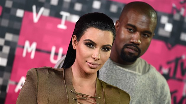 Kim Kardashianov a Kanye West na MTV Video Music Awards (Los Angeles, 30. srpna 2015)