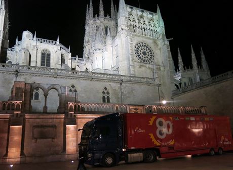Osmdestilet Vuelta a jej zzem ped katedrlou v Burgosu