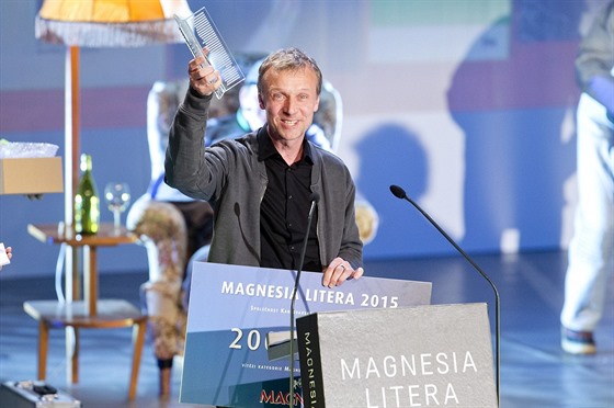 Martin Rainer na pedávání cen Magnesia Litera. (14. dubna 2015) Hlavní cenu si...