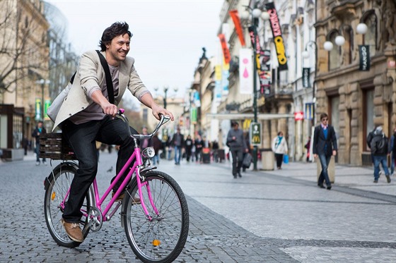 Růžová kola si mohou Pražané a návštěvníci metropole půjčit v rámci...