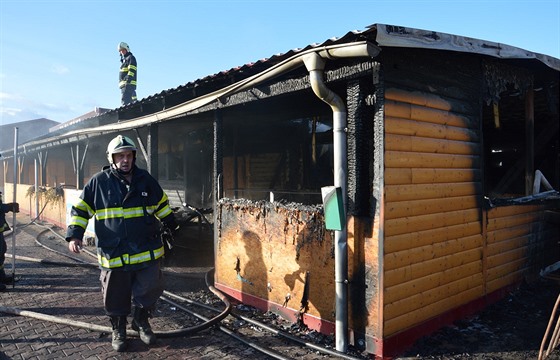 Hasiči dohasili požár restaurace v Zaječicích, specialista se poté ujal...