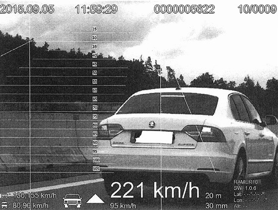 Fotografie z policejního radaru, který zachytil rychlost vozidla. (5. záí 2015)