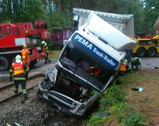 V pátek asn ráno se na pejezdu u Suchdola nad Lunicí srazil kamion s...