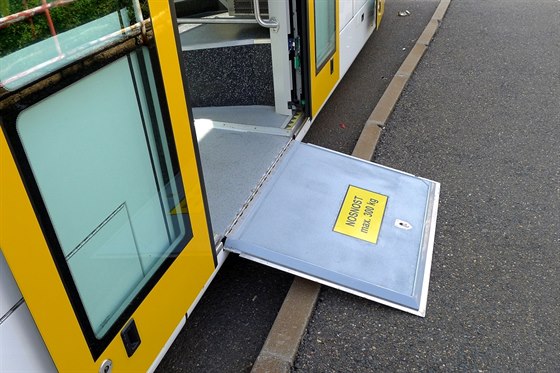 Detail ploiny pro bezbariérový vstup do tramvaje EVO1.