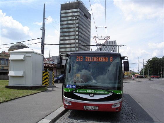 Elektrobus SOR EBN 11 jezdí na pravidelné lince.