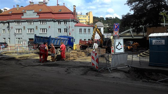 Rekonstrukce tramvajové trati v Blehradské ulici.