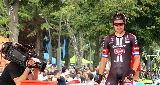 Pekeln soustedn. Tom Dumoulin na startu asovky.