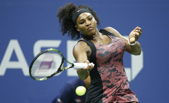 Serena Williamsová ve tvrtfinále US Open proti seste Venus