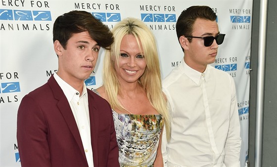 Pamela Andersonová a její synové Dylan Jagger Lee a Brandon Thomas Lee (Culver...