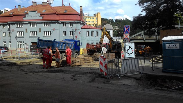 Rekonstrukce tramvajové trati v Bělehradské ulici.