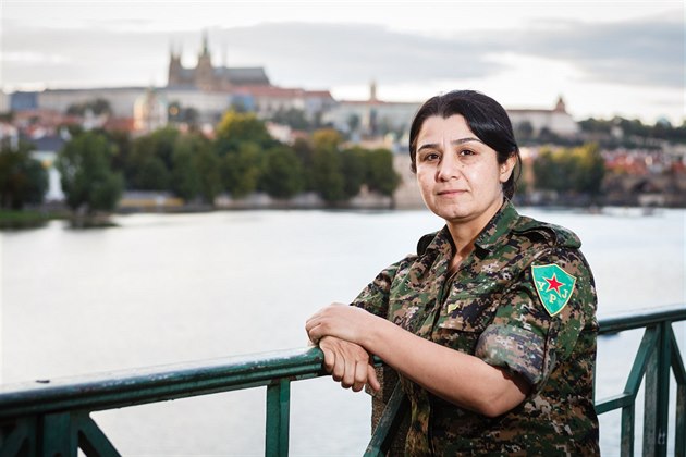 Velitelka kurdské �enské milice YPJ Nesrin Abdullah