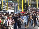 Stovky migrant vyrazily pky z Budapet do Rakouska. (4. záí 2015)