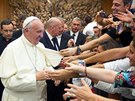Pape Frantiek bhem audience ve Vatikánu. (6. záí 2015)