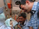 Abdalláh Kurdí se spolu s píbuznými naposledy louí se svými syny Ajlanem,...