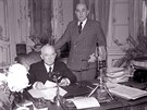 Prezident republiky dr. Edvard Bene (vlevo) a ministr zahranií Jan Masaryk v...