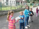 koláci a dobrovolníci pomáhali se sthováním knih v Nové Roli na Karlovarsku