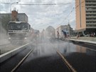 Dokonovací práce na tramvajové trati na Petinách.