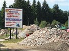 erná skládka stavební suti u Rádla na Jablonecku.