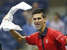 Novak Djokovi slaví postup do 3. kola US Open.