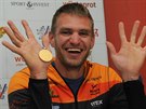 Skifa Ondej Synek se svou tvrtou zlatou medailí z mistrovství svta.
