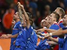 Islandtí fotbalisté slaví výhru v Nizozemsku.