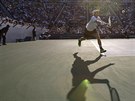 Andy Murray stíhá míek v osmifinále US Open s Kevinem Andersonem