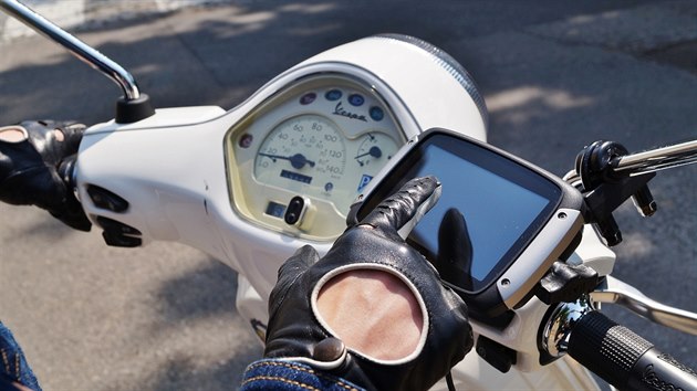 Motorkářská navigace TomTom Rider 40