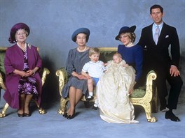 Královna matka, královna Alžběta II., princezna Diana, princ Charles a jejich...