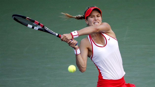 Eugenie Bouchardov v souboji s Dominikou Cibulkovou.