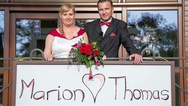 Marion Fiedlerová a Thomas Lehmann z Drážďan se přihlásili do německé televizní soutěže o svatební cestu do Karibiku. Televize VOX je vybrala i díky nápadu uspořádat svatební hostinu na ústecké Větruši.