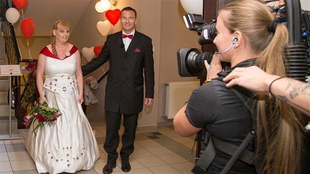 Marion Fiedlerová a Thomas Lehmann z Drážďan se přihlásili do německé televizní soutěže o svatební cestu do Karibiku. Televize VOX je vybrala i díky nápadu uspořádat svatební hostinu na ústecké Větruši.