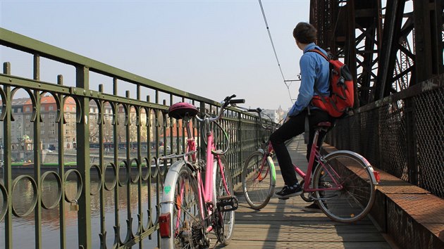 Rov kola si mohou Praan a nvtvnci metropole pjit v rmci bikesharingu na hlavnm ndra, kde vzniklo speciln stanovit. Kola pak lze v Praze zanechat prakticky kdekoliv.