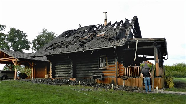 Pi poru devnho srubu v Koln vznikla koda za 3 miliony korun. Hasiis porem bojovali pes dv hodiny. (3.9.2015)