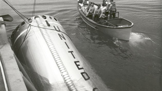 Historick archivn snmek nlezu stupn rakety Titan, kter na obnou drhu dopravila kosmickou lo Gemini 5.