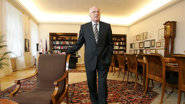 Vclav Klaus ve sv pracovn na Praskm hrad (nor 2008)