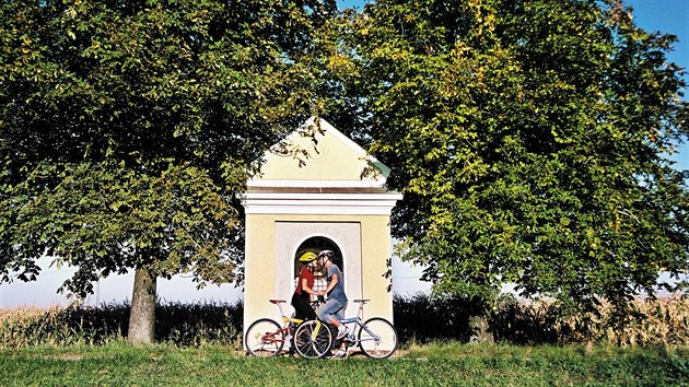 Romantick� ���n� cyklostezky jsou obl�ben� mezi p�ry.