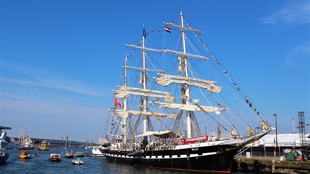 Trojstěžňový bark Belem je poslední francouzskou
obchodní plachetnicí z 19. století, která stále brází
moře. Poprvé vyplula v roce 1896 jako nákladní loď, od té doby několikrát změnila majitele a s ním i vlajku. Délka 58 m, výtlak 800 tun.
