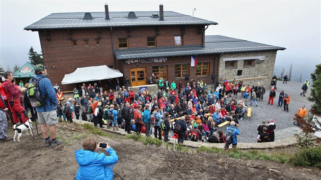 Pohled na obnovenou Bezručovu chatu na beskydské Lysé hoře (5. září 2015)