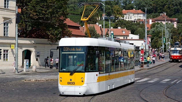 Tramvaj EVO1 na Klárov.