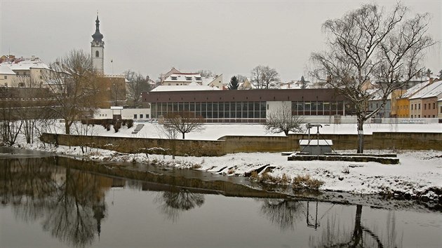 Plaveck bazn stoj v Psku pod historickmi hradbami.