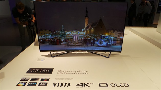 Panasonic je teprve druh vrobce na svt, kter bude masov vyrbt a prodvat 4K OLED televizory. Na snmku je model CZ950.