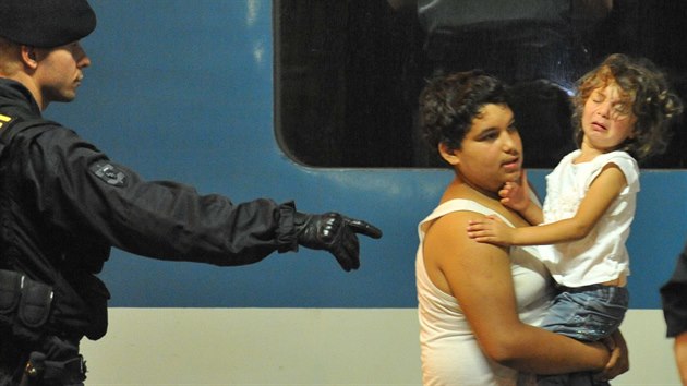 V noci na ter policie zadrela na ndra v Beclavi asi dv stovky uprchlk. Cestovali vlakem do Nmecka.