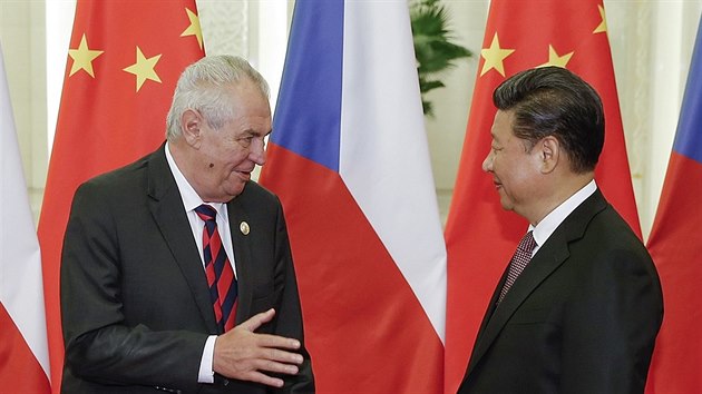Milo Zeman se setkal v Pekingu s nskm prezidentem Si in-pchingem (4. z 2015).
